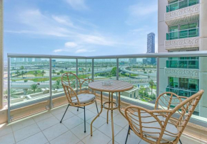Savis Home- Stunning city & Vibrant Dubai Marina